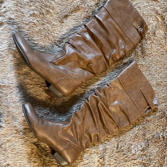 LAST CHANCE! Women's Kohl's Knee High Faux Leather Boots - Picture 2 of 2